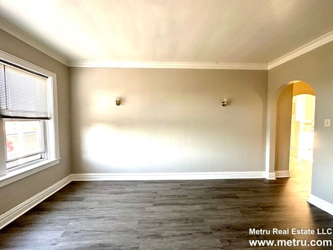 Building Photo - 3943 W Diversey Ave