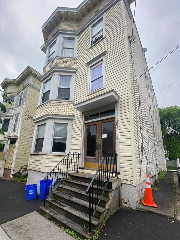 Primary Photo - 254 Sheridan Ave