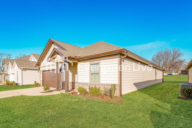 Foto del edificio - 15785 Ruthie Lynn Dr