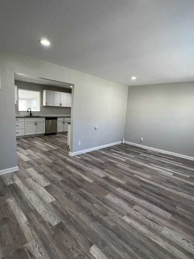 Foto del edificio - 3 Bedroom Beautifully updated Ranch