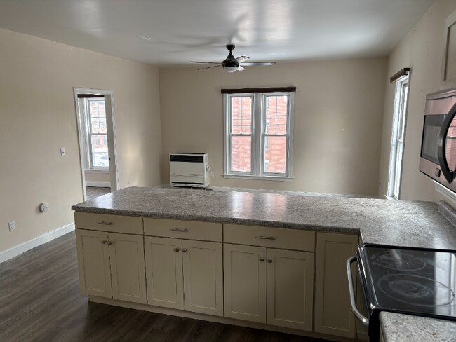 Foto del edificio - 253 Lisbon St