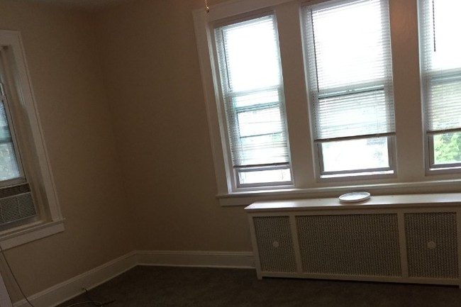 Master BR - 524 E Brown St