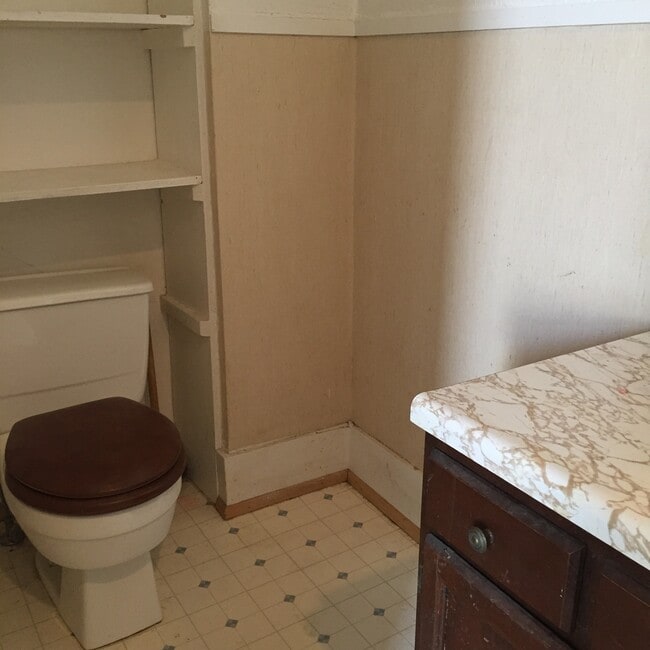 Foto del edificio - Corner lot with fenced yard!