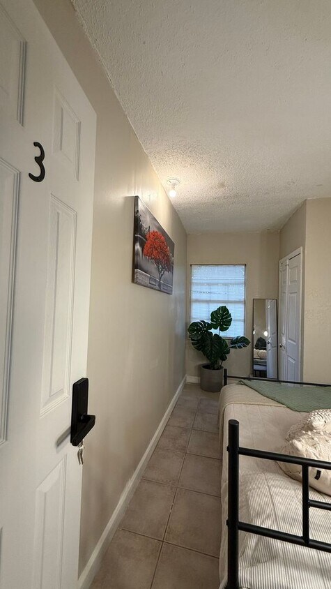 Foto principal - 1703 McCarthy Ave