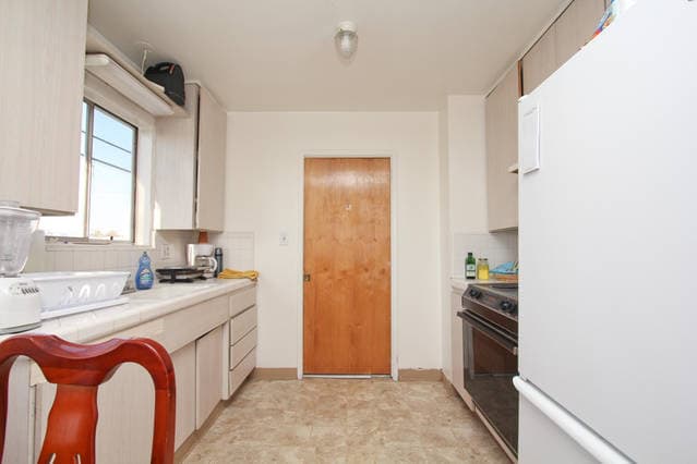 Building Photo - 1905 E Florida St