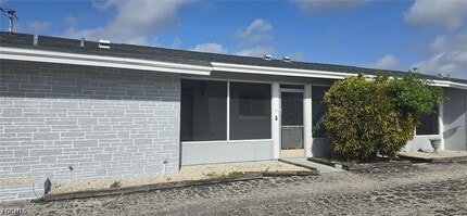 Building Photo - 3810 SE 12th Ave