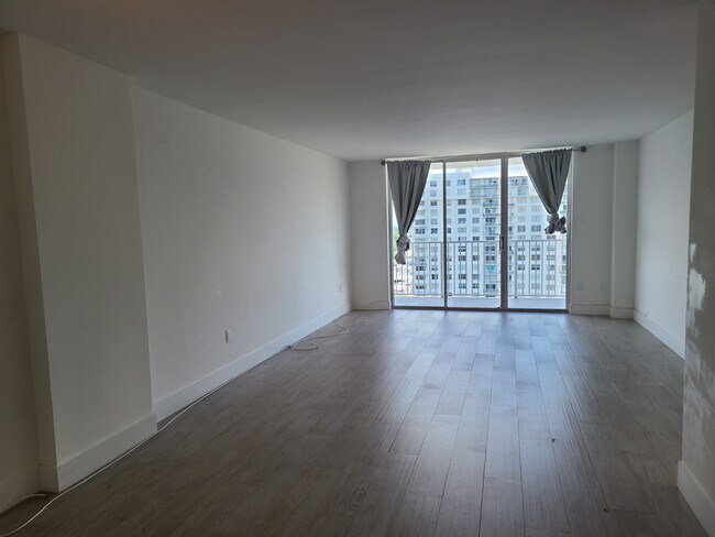 Foto del edificio - 2851 NE 183rd St