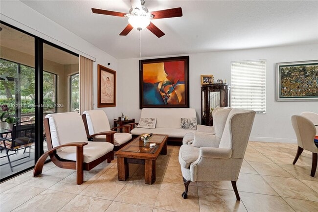 Foto del edificio - 4101 Forest Dr