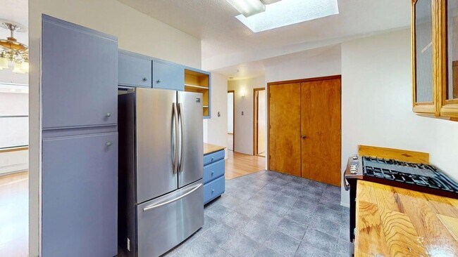 Foto del edificio - 2 Bedroom with a yard.