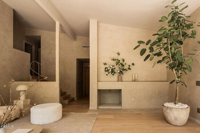 Foto del edificio - 4722 Larkwood Ave