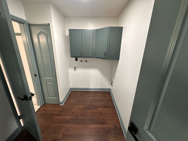 Building Photo - 5102 Invicta Dr
