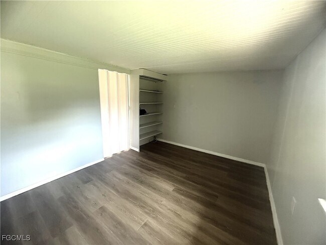 Foto del edificio - 8239 Suncoast Dr