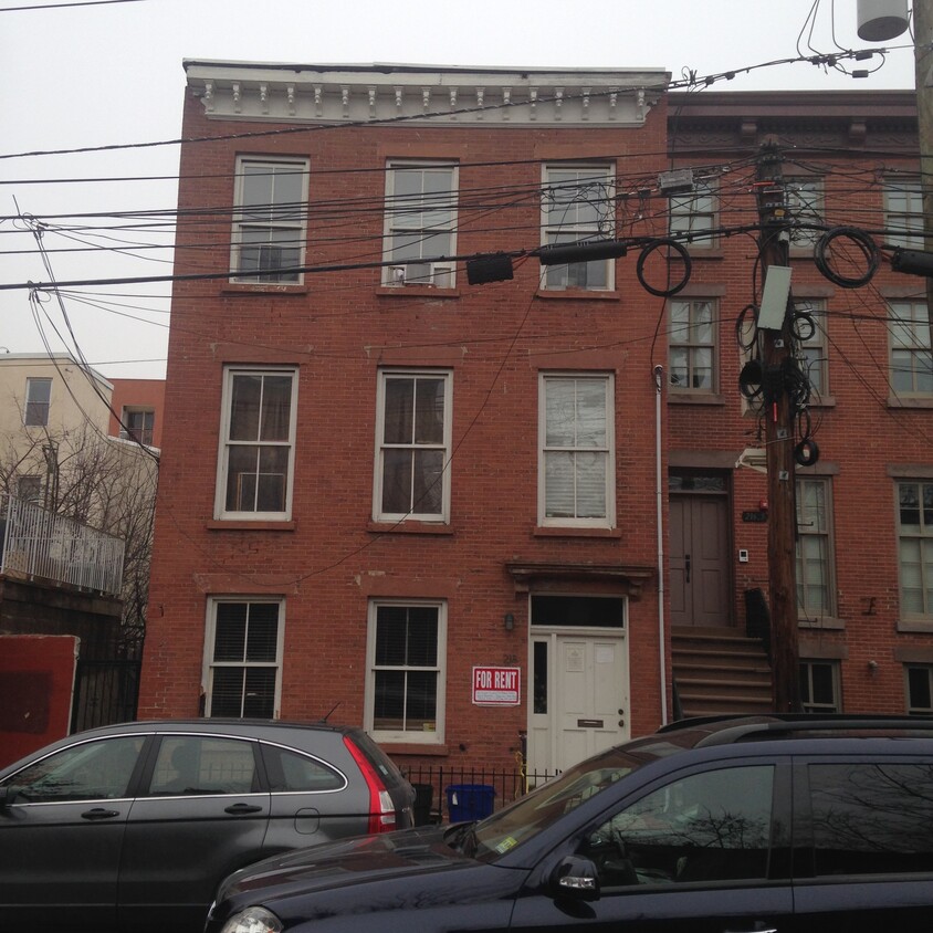 Primary Photo - 218 6th St