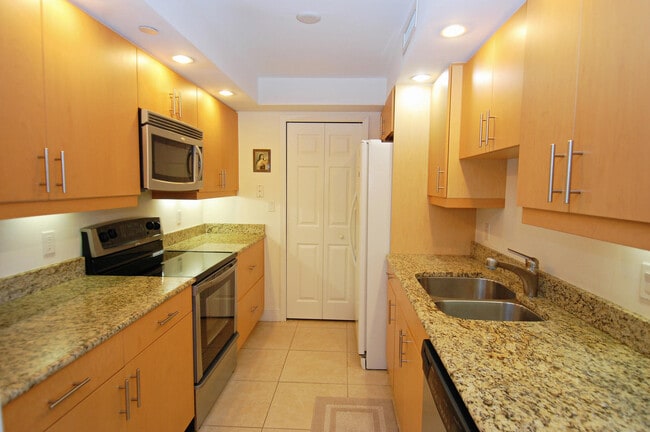 Building Photo - 3000 N Ocean Dr