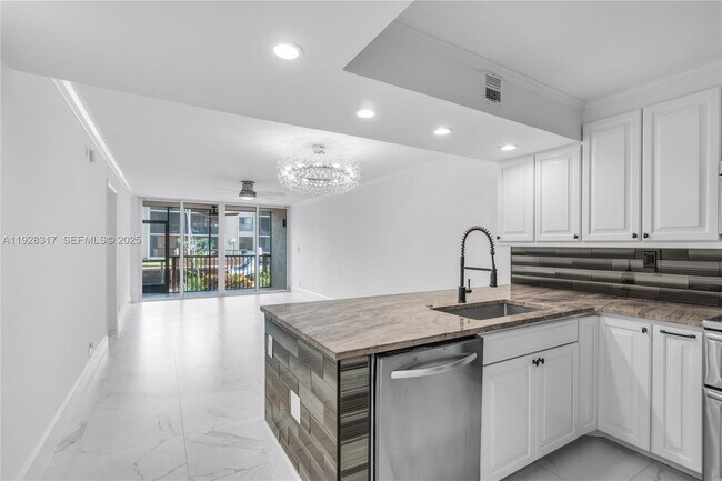 Foto del edificio - 12 Royal Palm Way