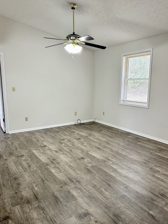Foto del edificio - "Charming 3-Bed, 2-Bath Home in Cookeville – Your Perfect 1350 Sq Ft Retreat!"