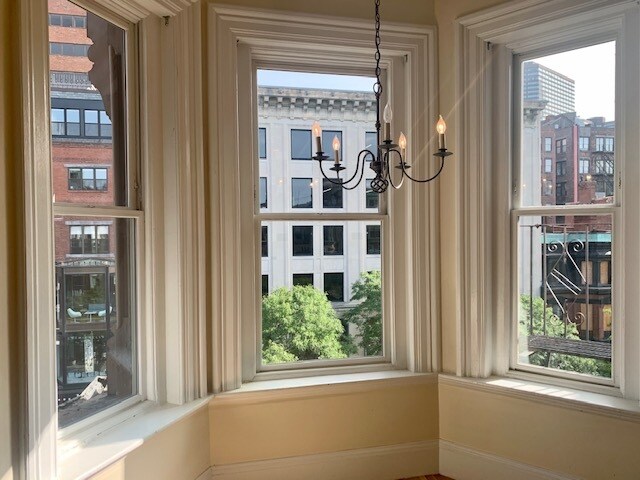 Living/Dining Room - 119 Newbury St