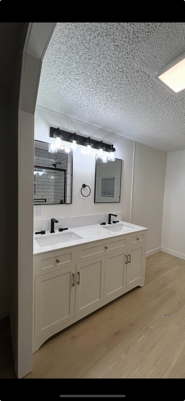 Foto del edificio - 3306 Summercrest Ct