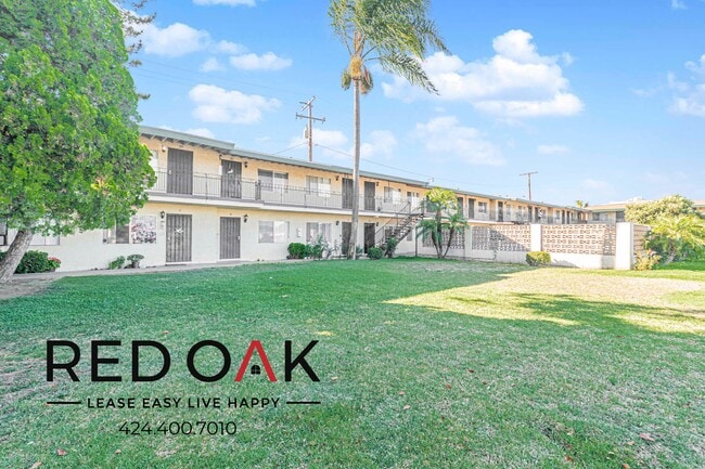 Foto del edificio - 11823 Lakewood Blvd