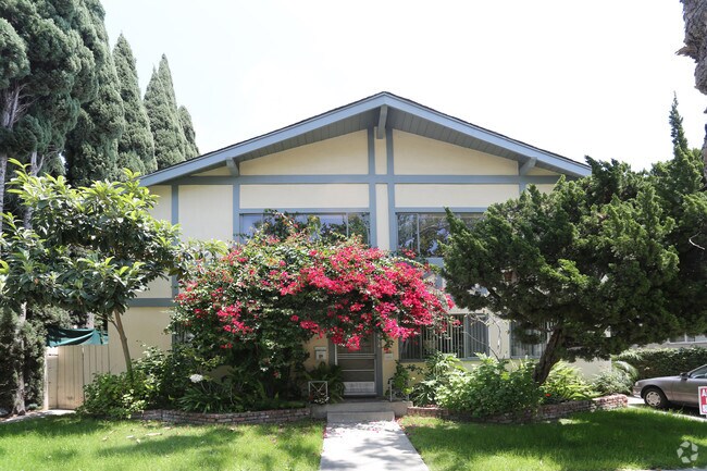 Building Photo - 434 S Oakhurst Dr