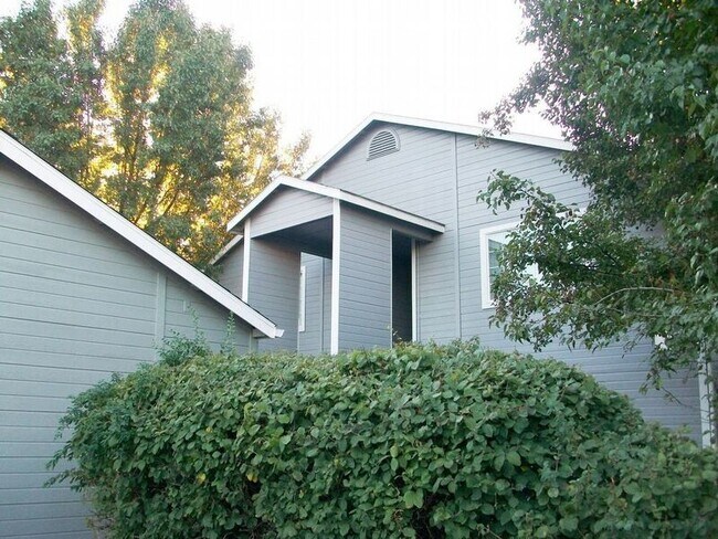 Building Photo - 3148 North Esquire Drive