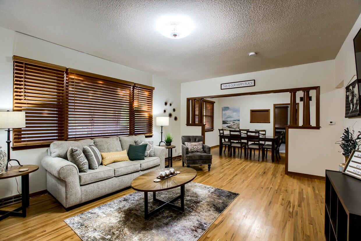 Foto principal - 1025 E St