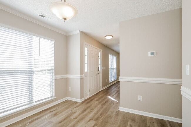 Foto del edificio - 6104 Brick Landing Dr