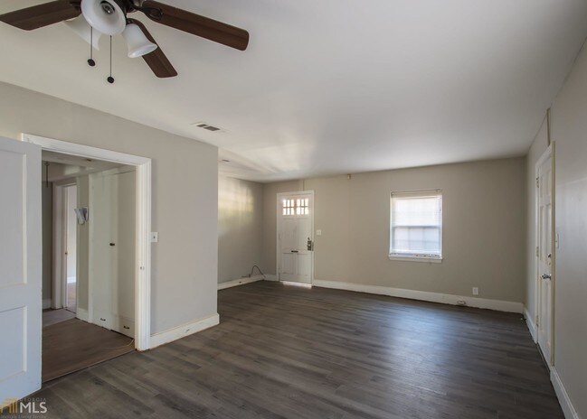 Building Photo - 1067 Boulevard