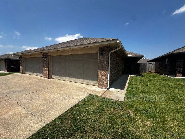 Photo - 785 SW 13th St House