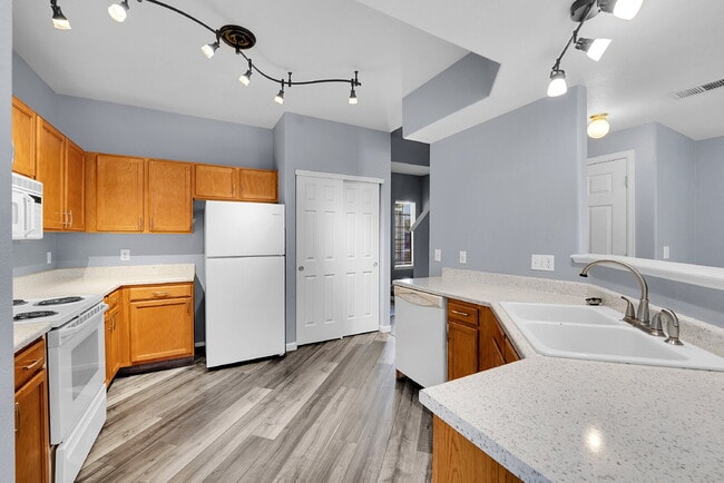 Building Photo - $1,775.00 - 2 Bedrooms, 2.5 Bathrooms, Townhouse in Thornton with Cozy Fireplace!