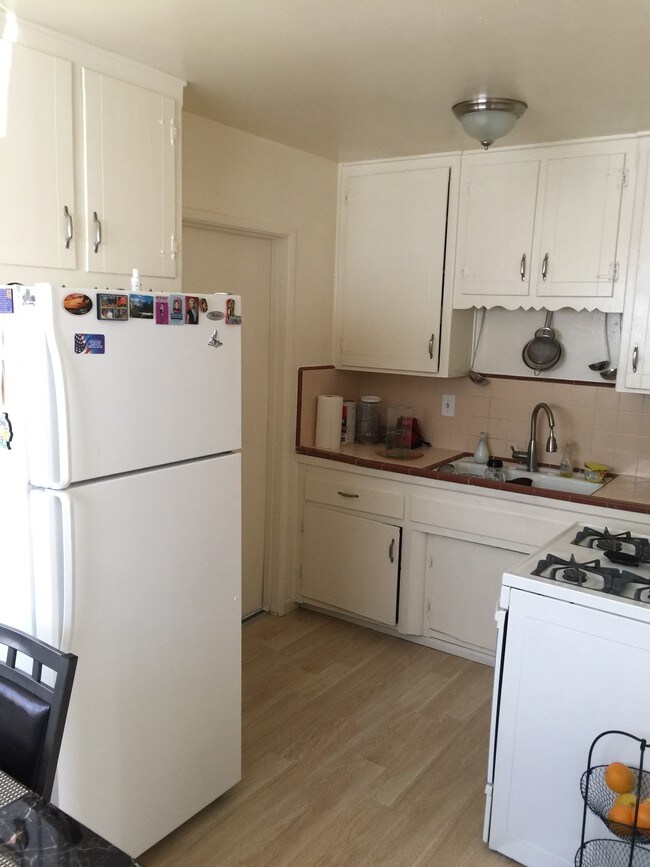 Kitchen - Romero Apartments