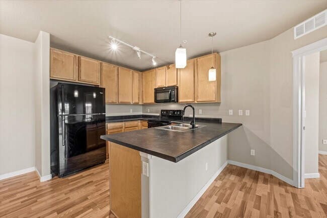 Foto del edificio - Spacious 2 Bed 2 Bath Condo in Highlands Ranch!!