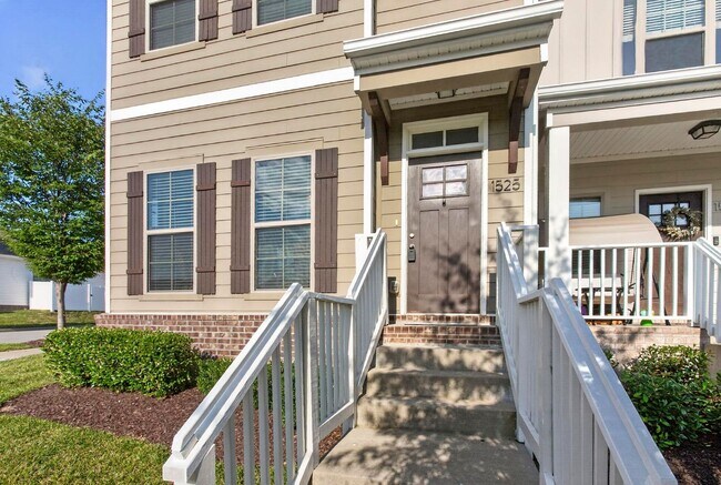 Foto del edificio - 1525 White Tip Ln