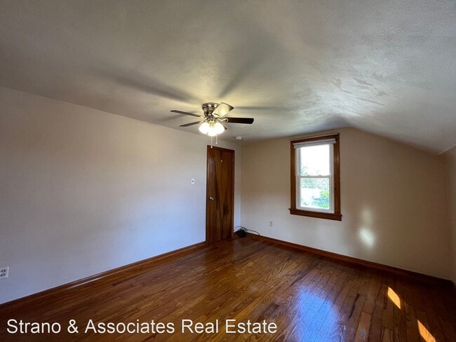 Building Photo - 3 br, 1 bath House - 4820 N Illinois Street