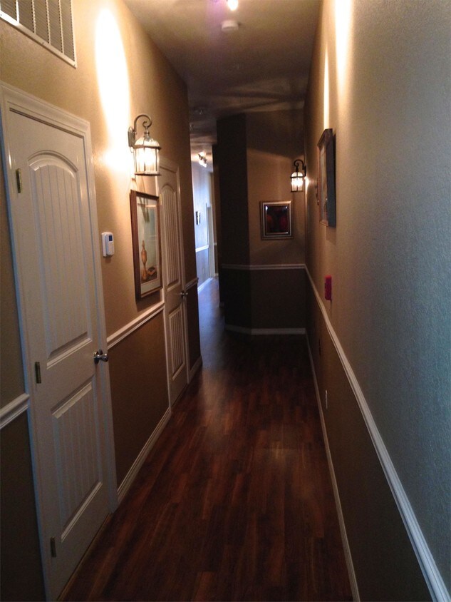 Foto principal - 108 E Broadway St