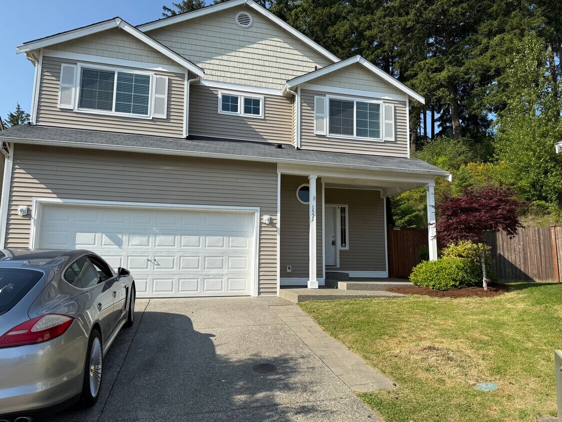 Foto principal - 5 bedroom spanaway home!