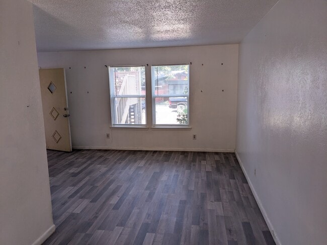 Building Photo - 2605 N Ayers Ave