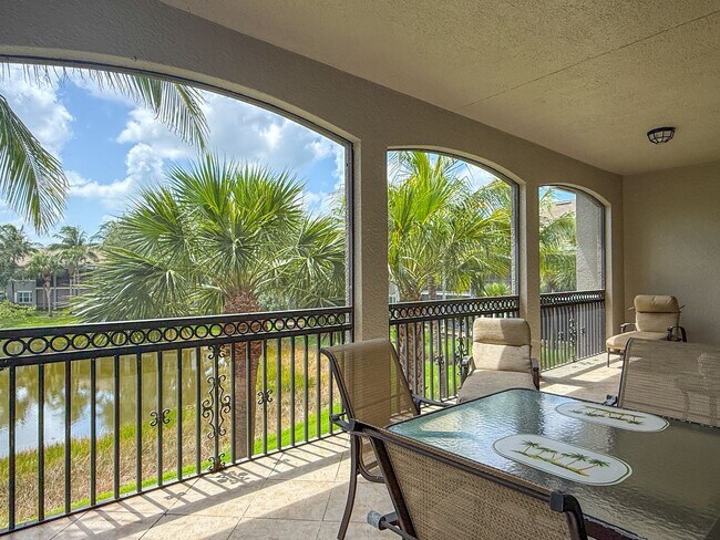 Foto del edificio - ** FIDDLER'S CREEK WATERFRONT SEASONAL 3 BEDROOM-3 BATH COACH HOME IN VARENNA ** SOCIAL MEMBERSHI...