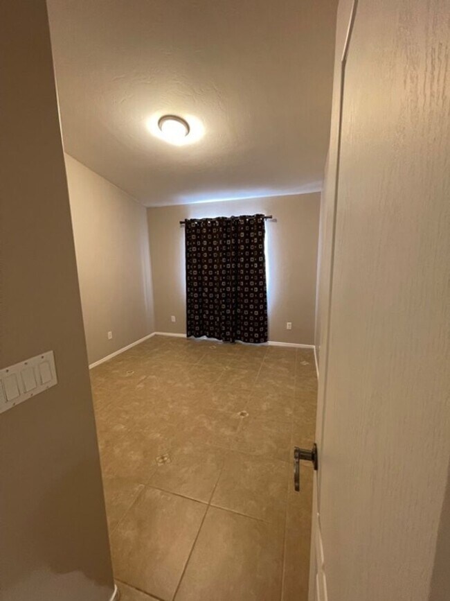 Foto del edificio - Available in JULY, Single story 3bd/ 2bath...