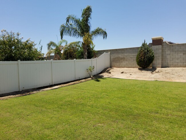 Building Photo - 23 White Alder Dr