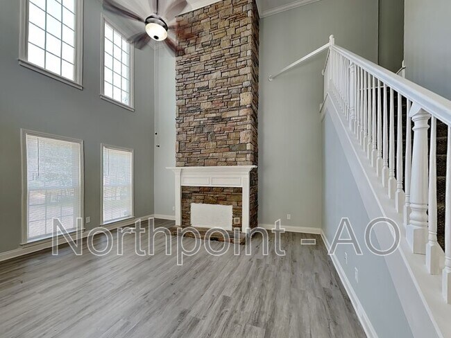 Building Photo - 990 Lena St NW