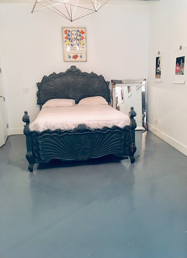 bedroom (or office!) - 1010 Sycamore Ave