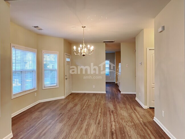 Building Photo - 2341 Suwanee Pointe Drive