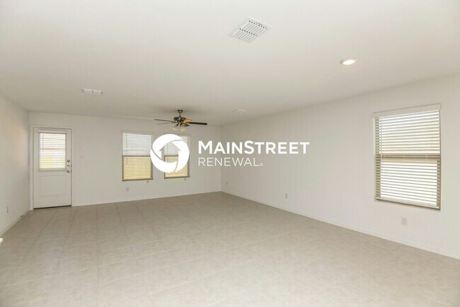 Building Photo - 4 Bedroom Pet-Friendly Home in Fort Worth, TX with Main Street Renewal