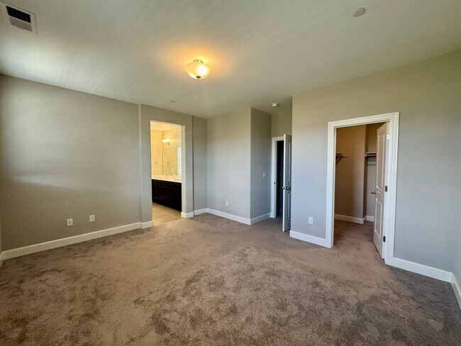 Foto del edificio - South Reno Condo with Gorgeous Views of Si...