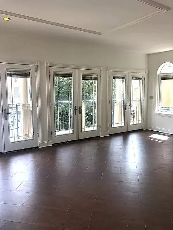 Foto del edificio - 230 Corbin Pl