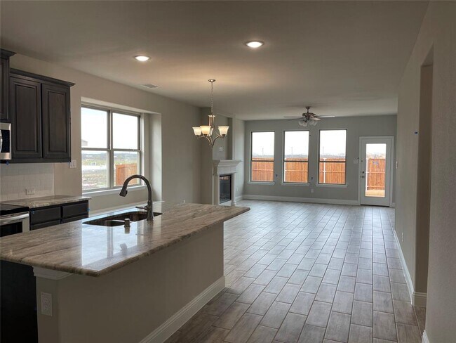 Building Photo - 520 Redbud