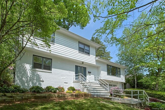 Building Photo - 15 Puritan Dr