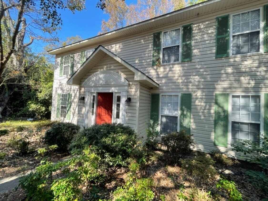 Foto principal - 345 E Main St