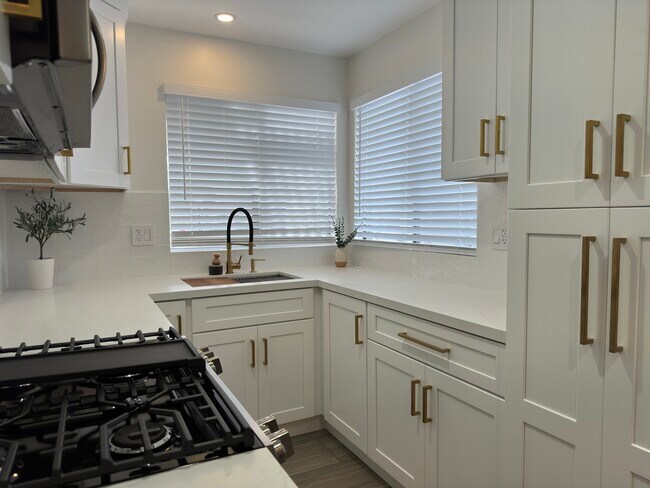 Bright Airy Kitchen - 1919 W Coronet Ave